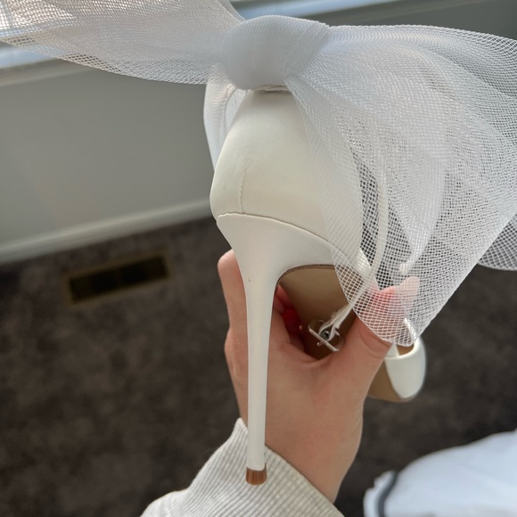 Steve Madden - Valenteen White Satin Mesh Bow Pointed-Toe Ankle Strap Pumps - Picture 10 of 11